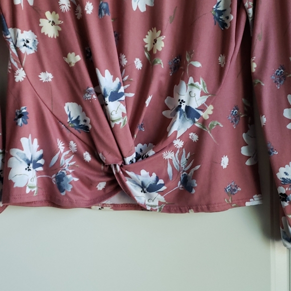 Pink top - Picture 2 of 3